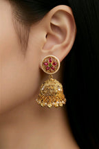 Aarvika Gold-Plated Kundan Pearl Jhumka – close-up detail