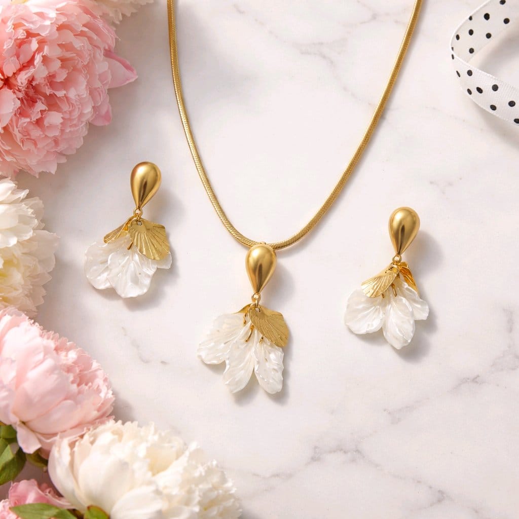 Aarvika Gold-Plated Resin Floral Pendant Set – close-up detail