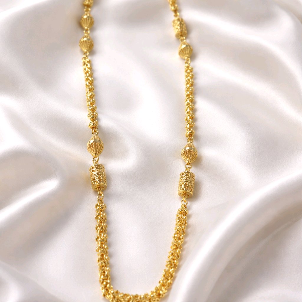 Aarvika 1.5GM Gold Forming Floral 1.5 GM Gold Forming Beaded Long Chain Necklace – detail shot